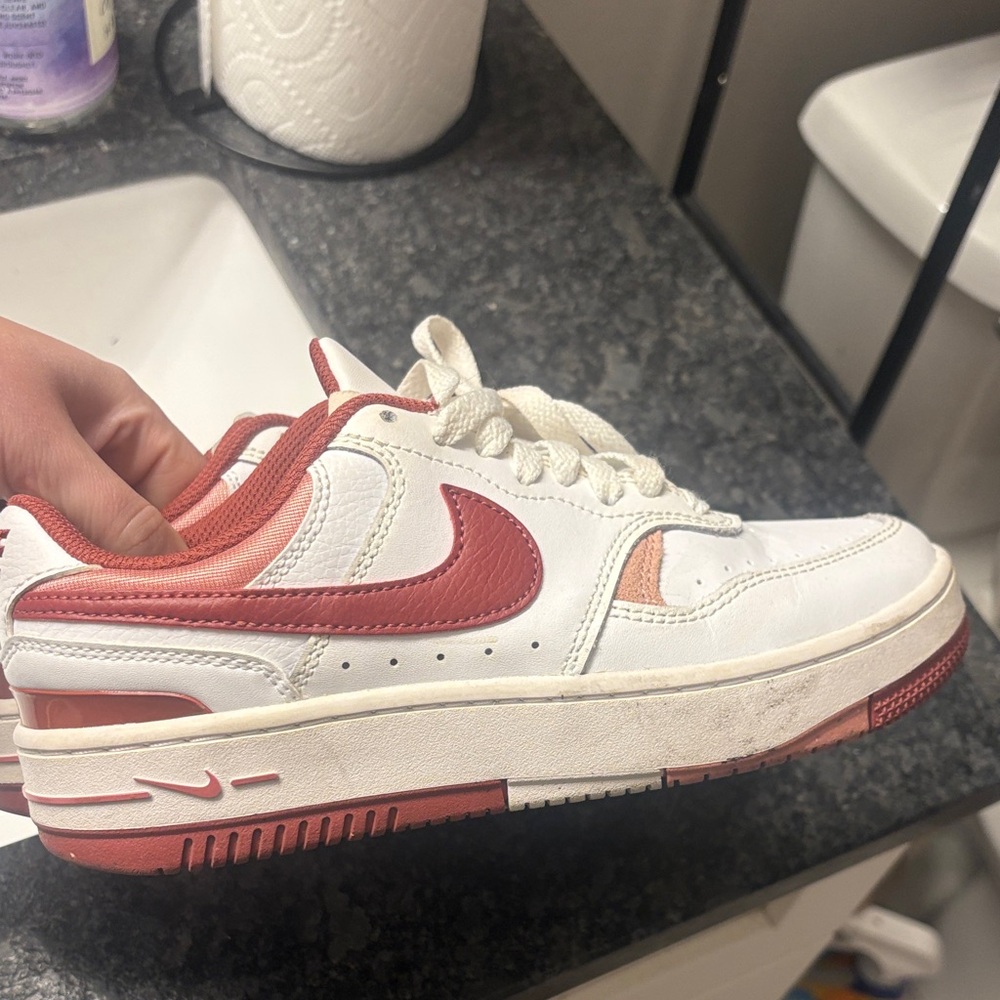 Nike dunks Women’s White and Rose sneaker